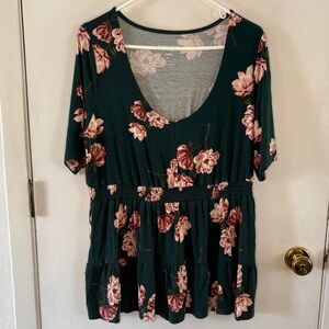 Torrid Size 2 teal short sleeve floral knit top elasticized waist and ruffle